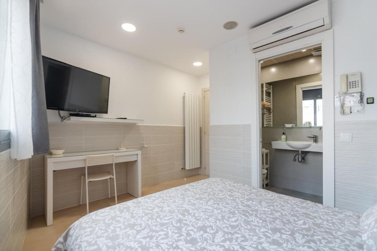 Hostal House Barcelona Bagian luar foto