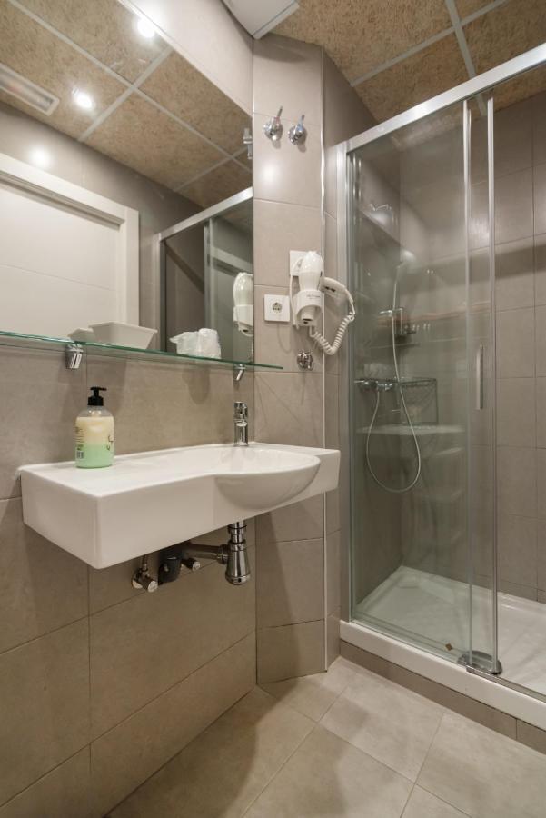 Hostal House Barcelona Bagian luar foto