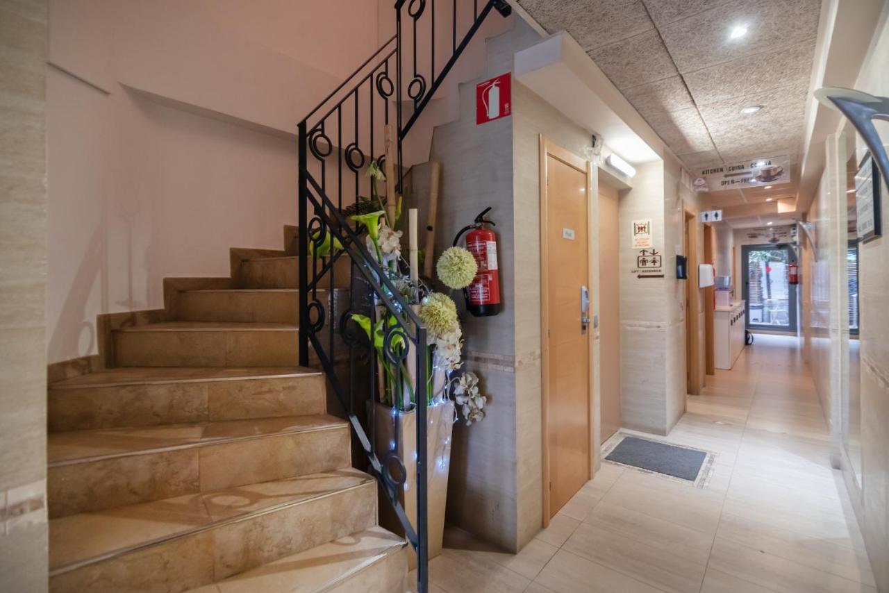 Hostal House Barcelona Bagian luar foto