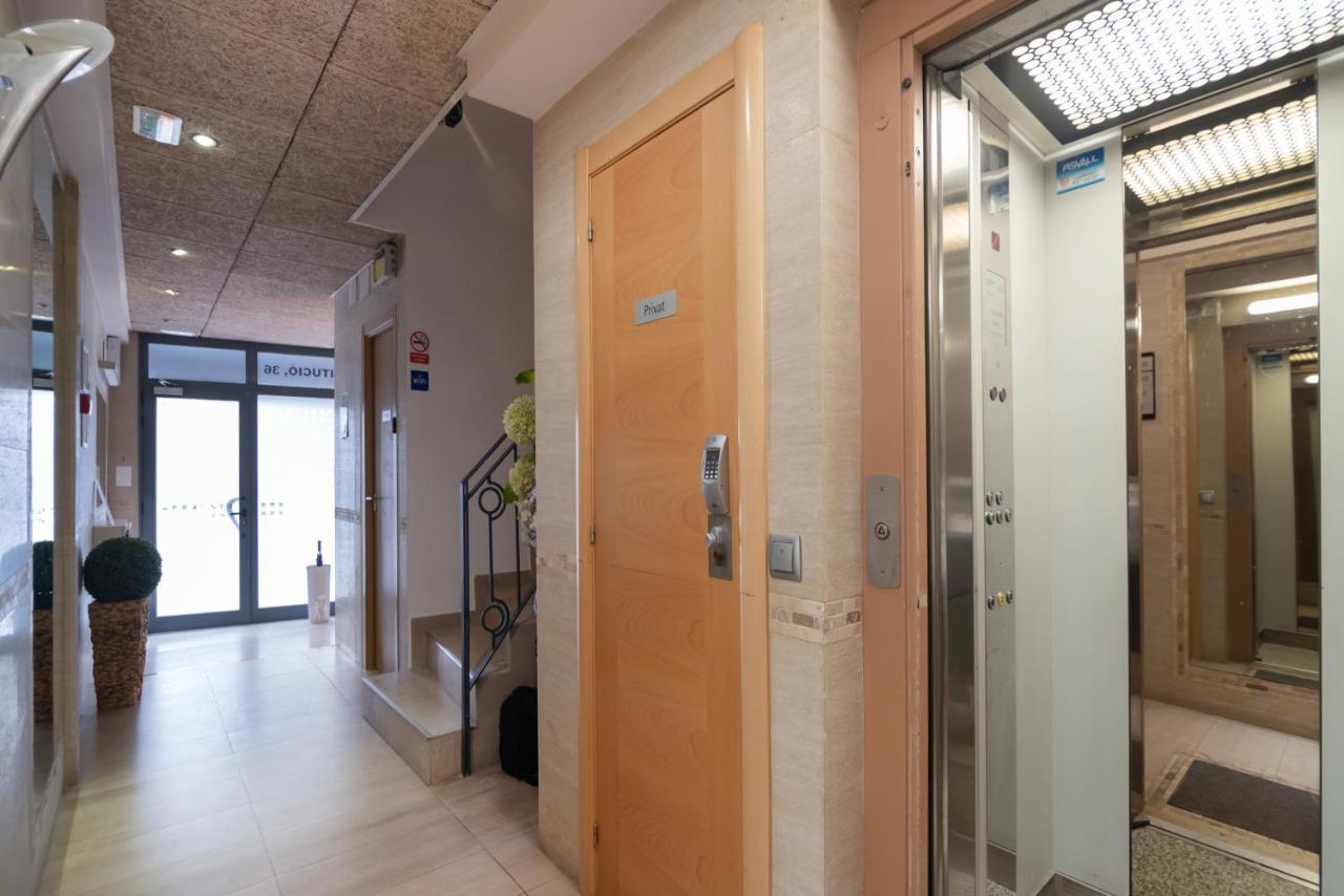 Hostal House Barcelona Bagian luar foto