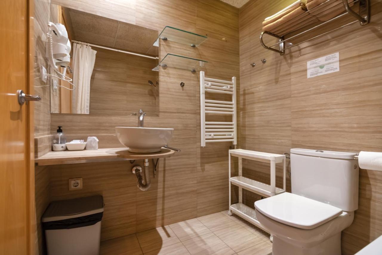 Hostal House Barcelona Bagian luar foto