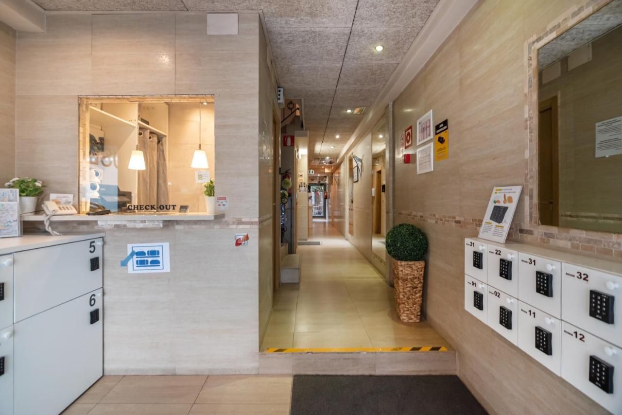 Hostal House Barcelona Bagian luar foto