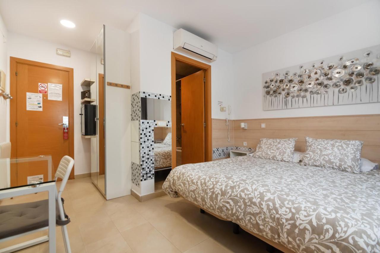 Hostal House Barcelona Bagian luar foto
