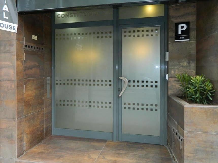 Hostal House Barcelona Bagian luar foto