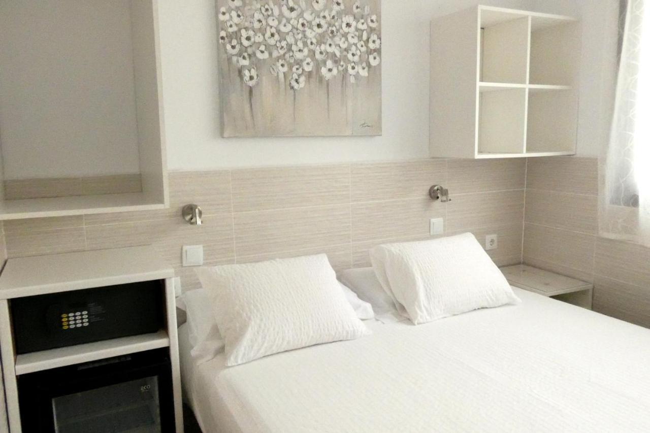 Hostal House Barcelona Bagian luar foto
